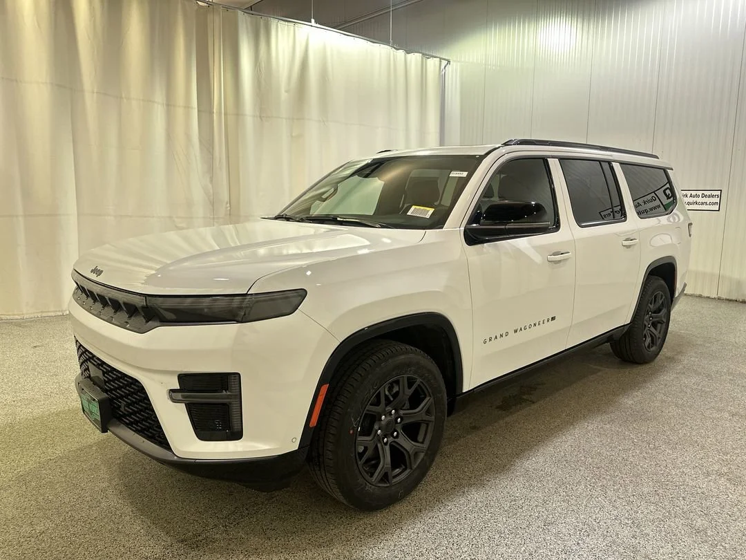 New 2026 Bright White Clear-Coat Exterior Paint Jeep Limited Altitude image 4