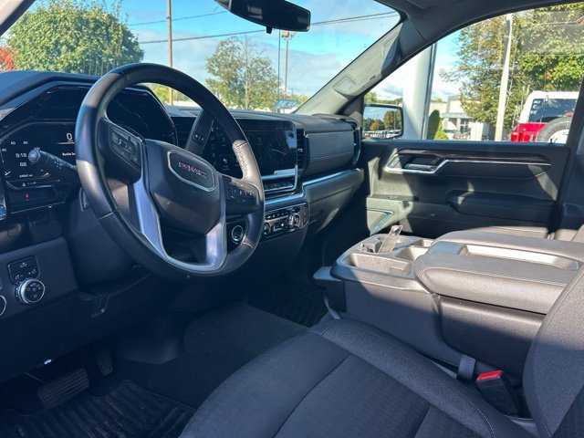 Used 2024 White GMC Elevation image 16