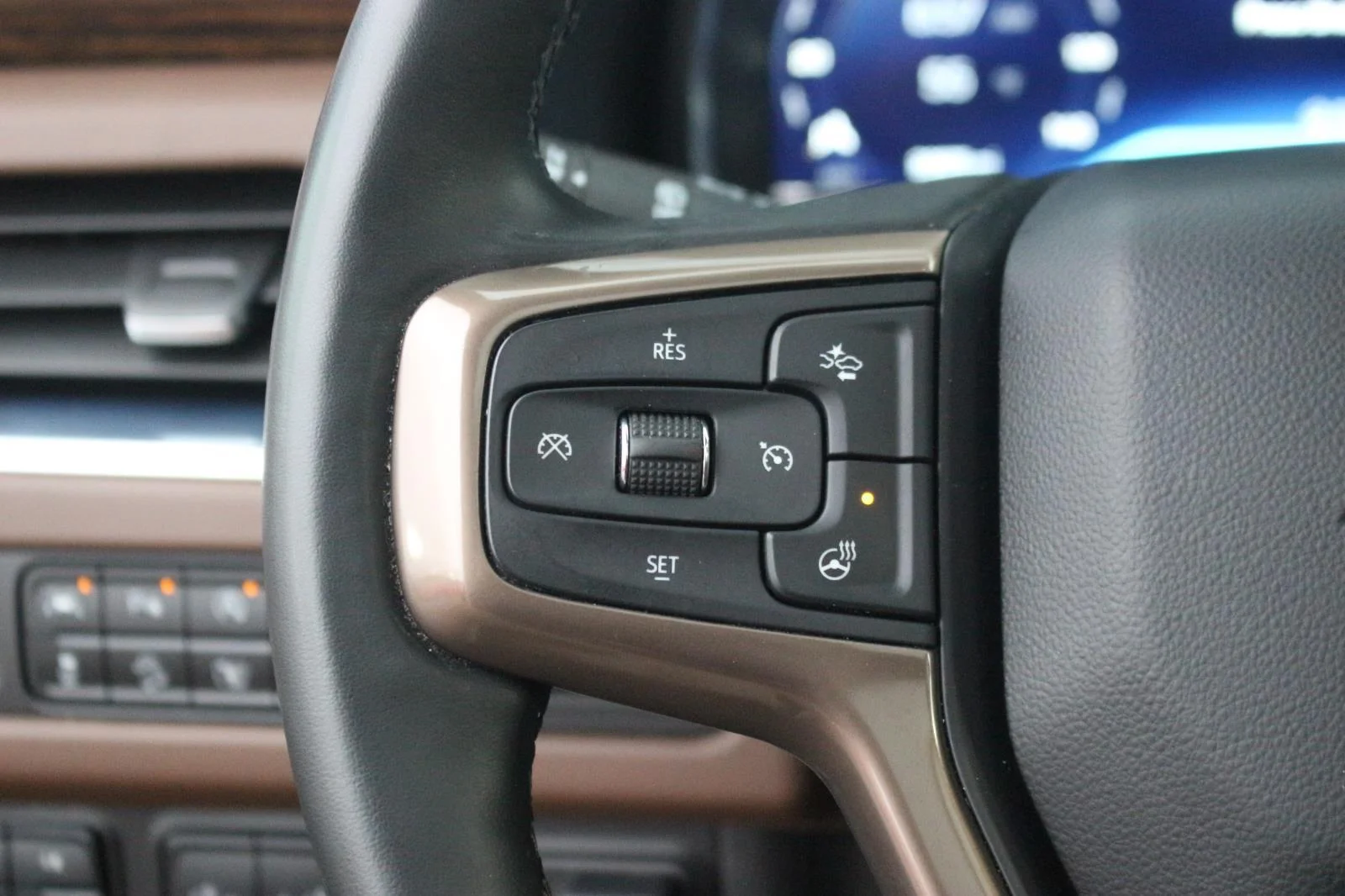 Used 2024 Iridescent Pearl Tricoat Chevrolet High Country image 21
