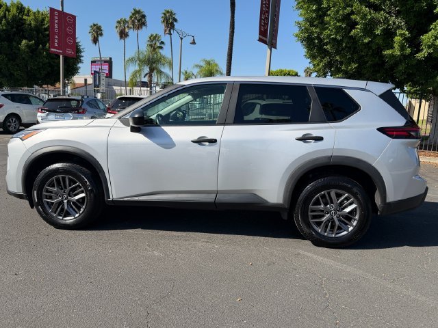 Used 2024 Silver Nissan S image 4