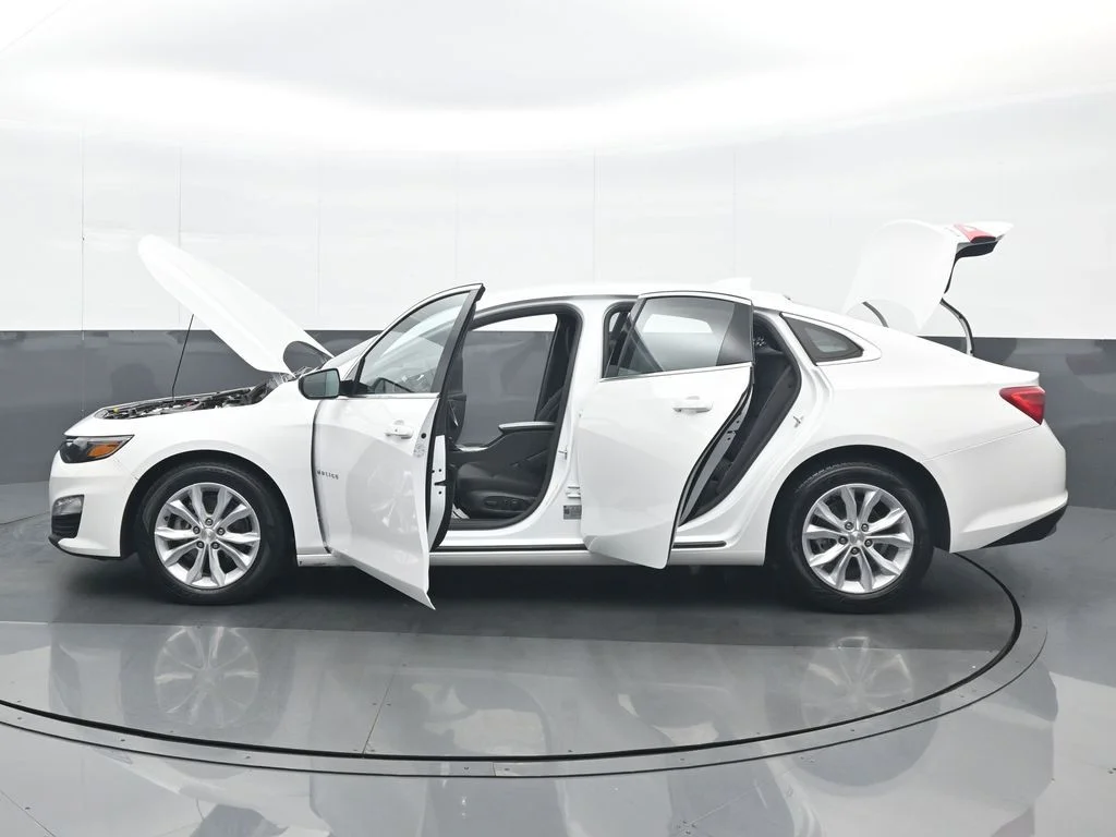 Used 2025 White Chevrolet LT image 37