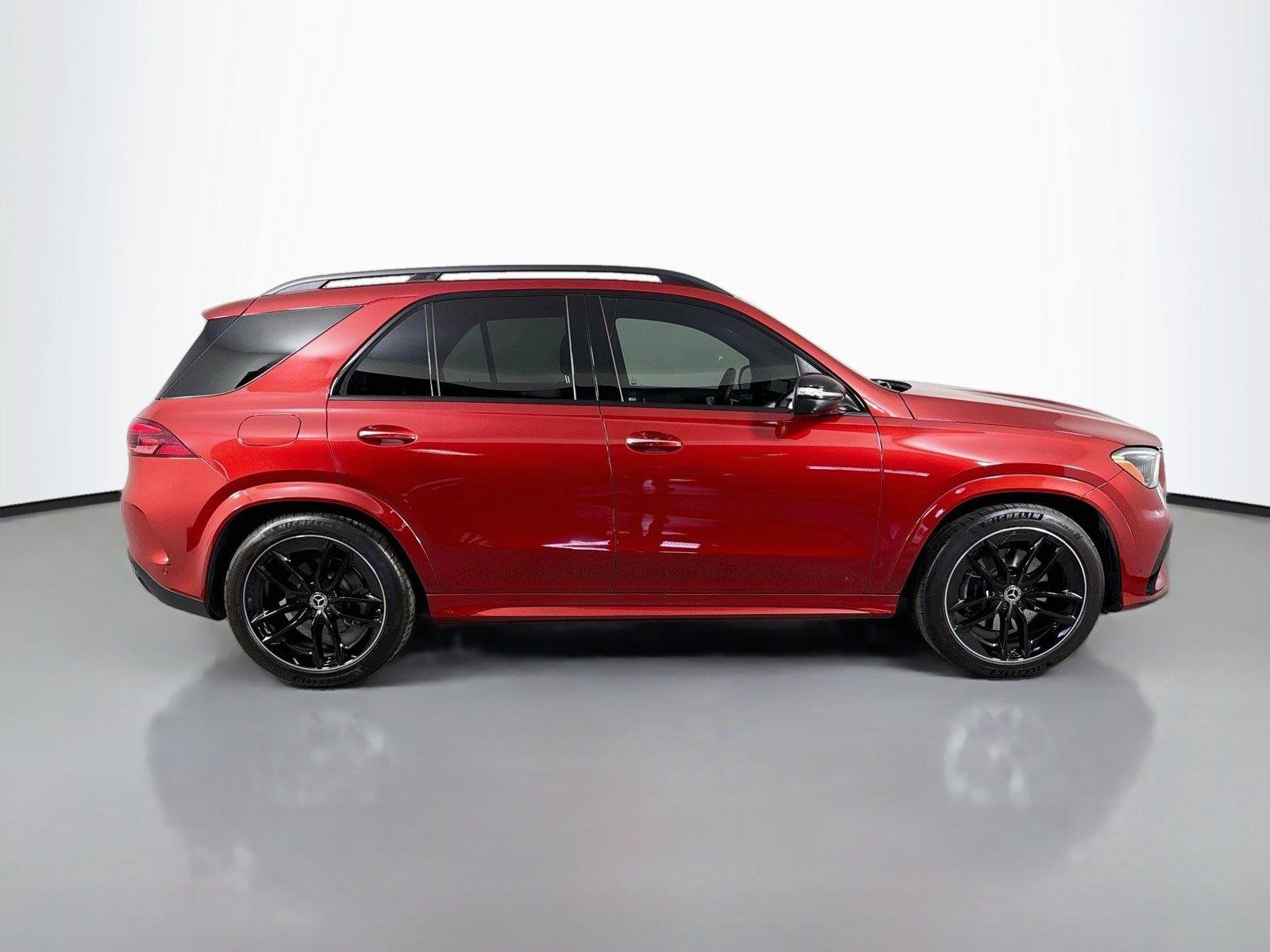 Used 2025 MANUFAKTUR Cardinal Red Metallic Mercedes-Benz GLE 580 image 4