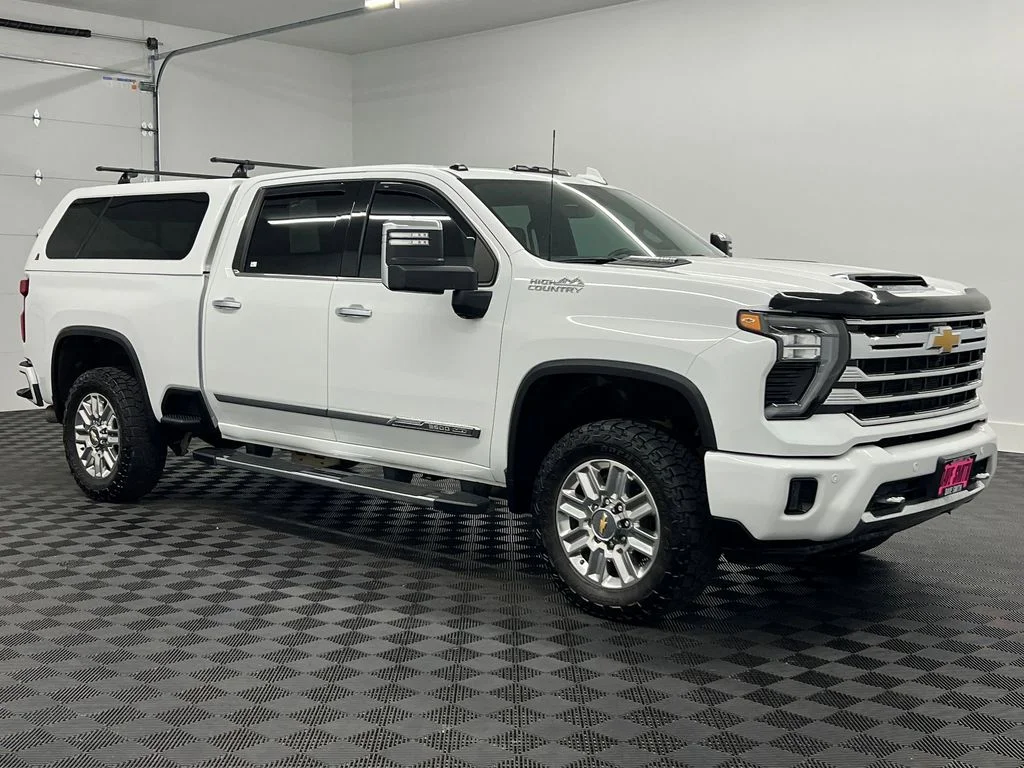 Used 2024 Summit White Chevrolet High Country image 6