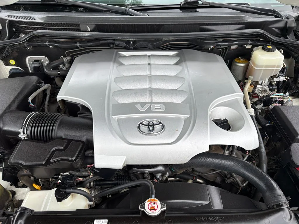 Used 2018 Blizzard Pearl Toyota  image 17