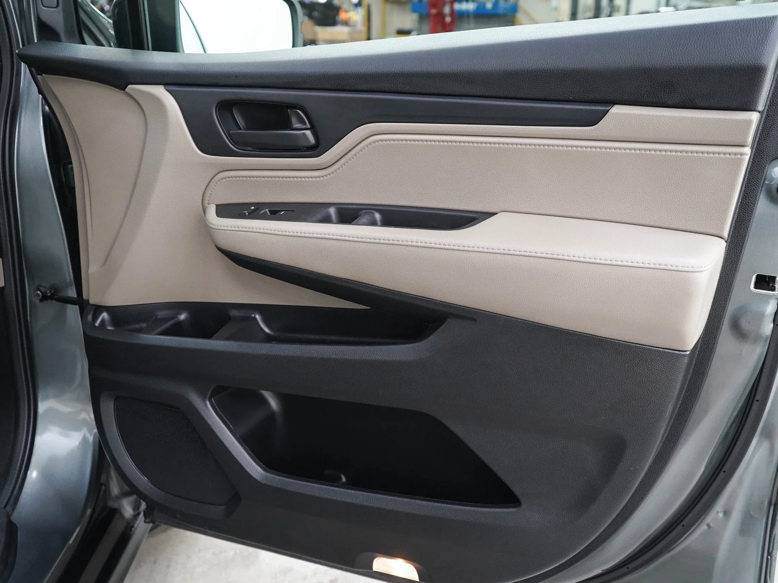 Used 2018 Modern Steel Metallic Honda EXL w/ Nav image 9