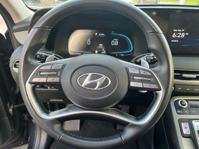 Used 2025 White Hyundai SEL image 21