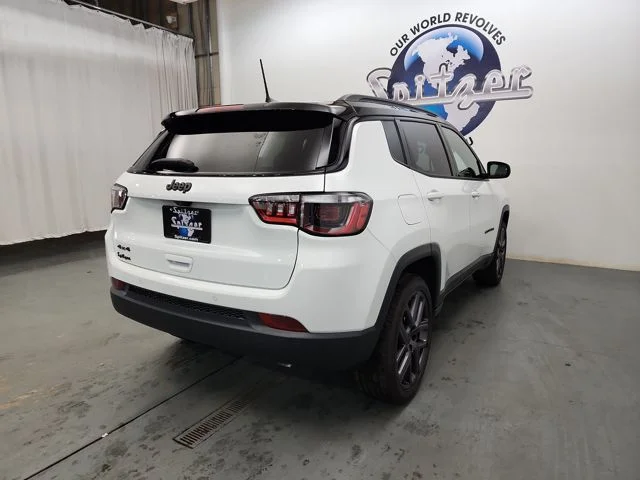 New 2026 Bright White Clear-Coat Exterior Paint Jeep Limited image 8