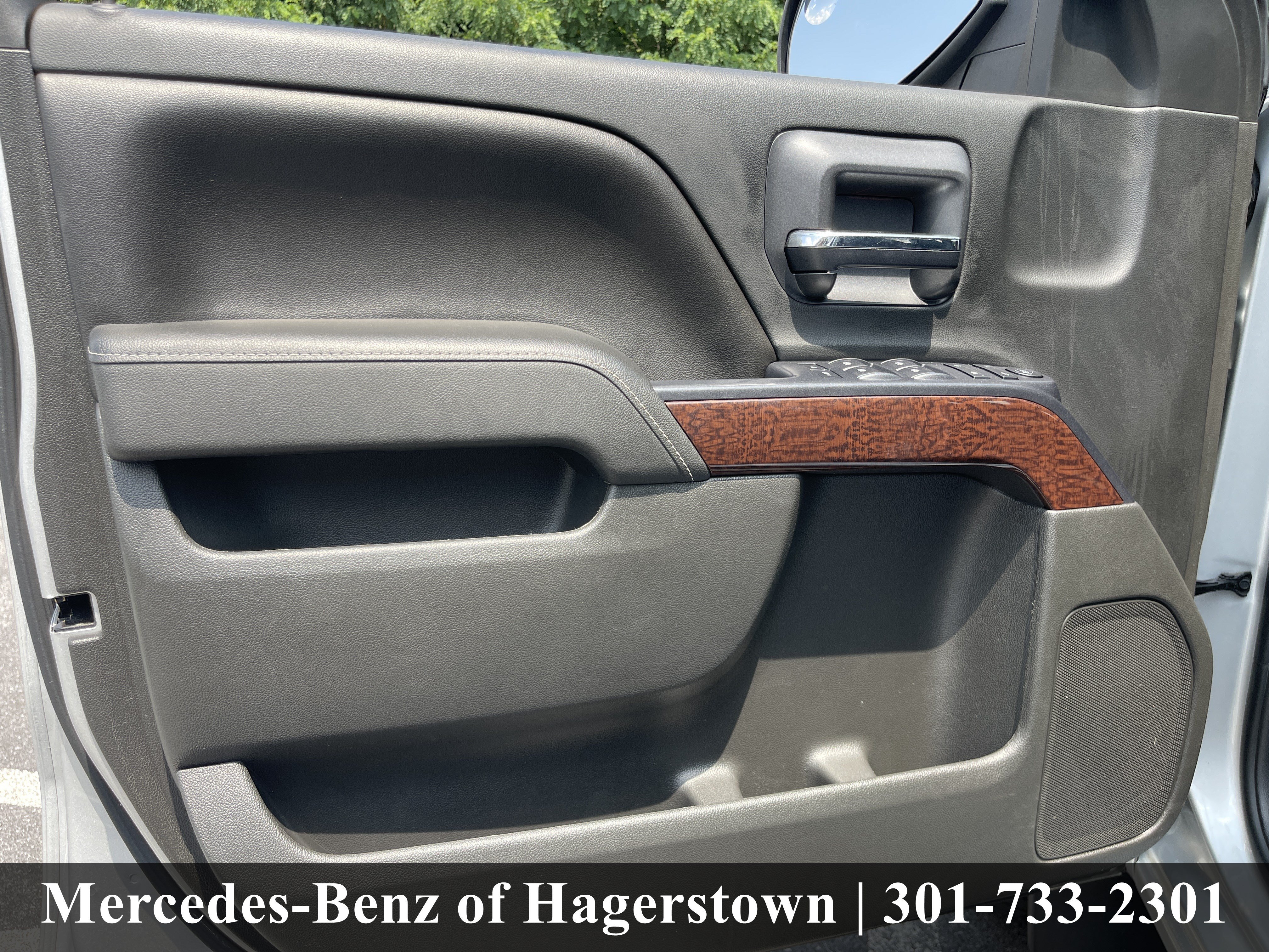Used 2015 Quicksilver Metallic GMC SLE 4WD Crew Cab 153.0 image 21