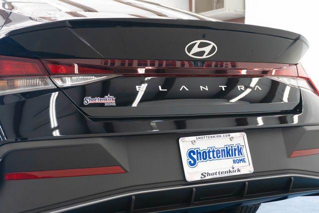 New 2026 Black Hyundai SEL Sport image 17