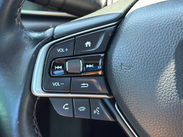 Used 2019 Silver Honda EX-L image 17