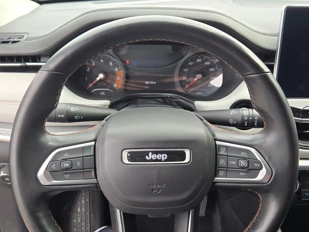 Used 2022 Black Jeep Limited image 33