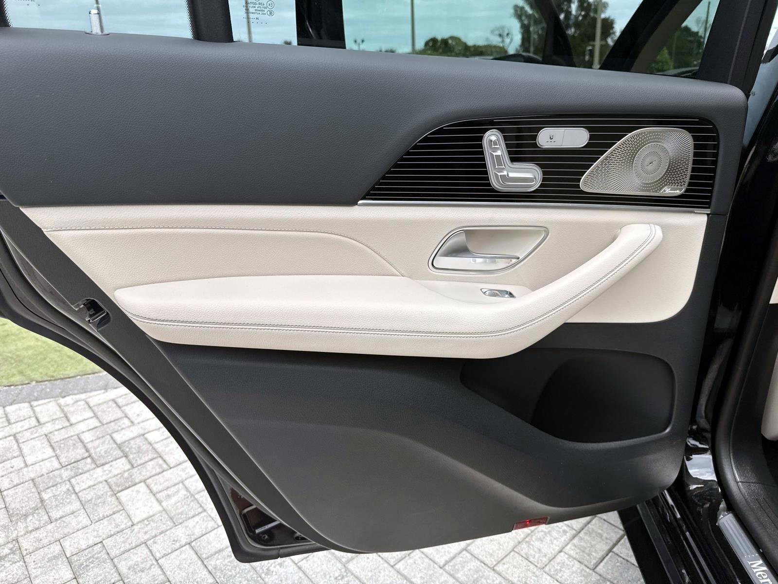 New 2026 Obsidian Black Metallic Mercedes-Benz 450 4MATIC® SUV image 12
