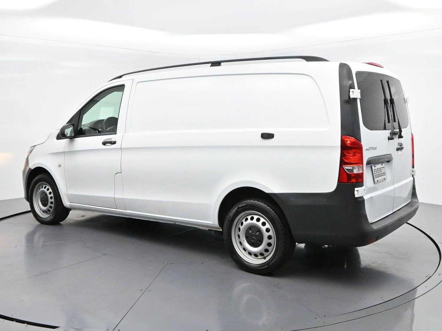 Used 2016 Arctic White Mercedes-Benz RWD 126" image 5