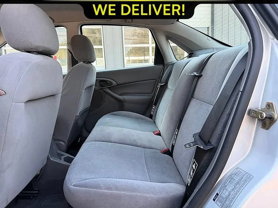 Used 2002 Silver Ford SE Base image 17
