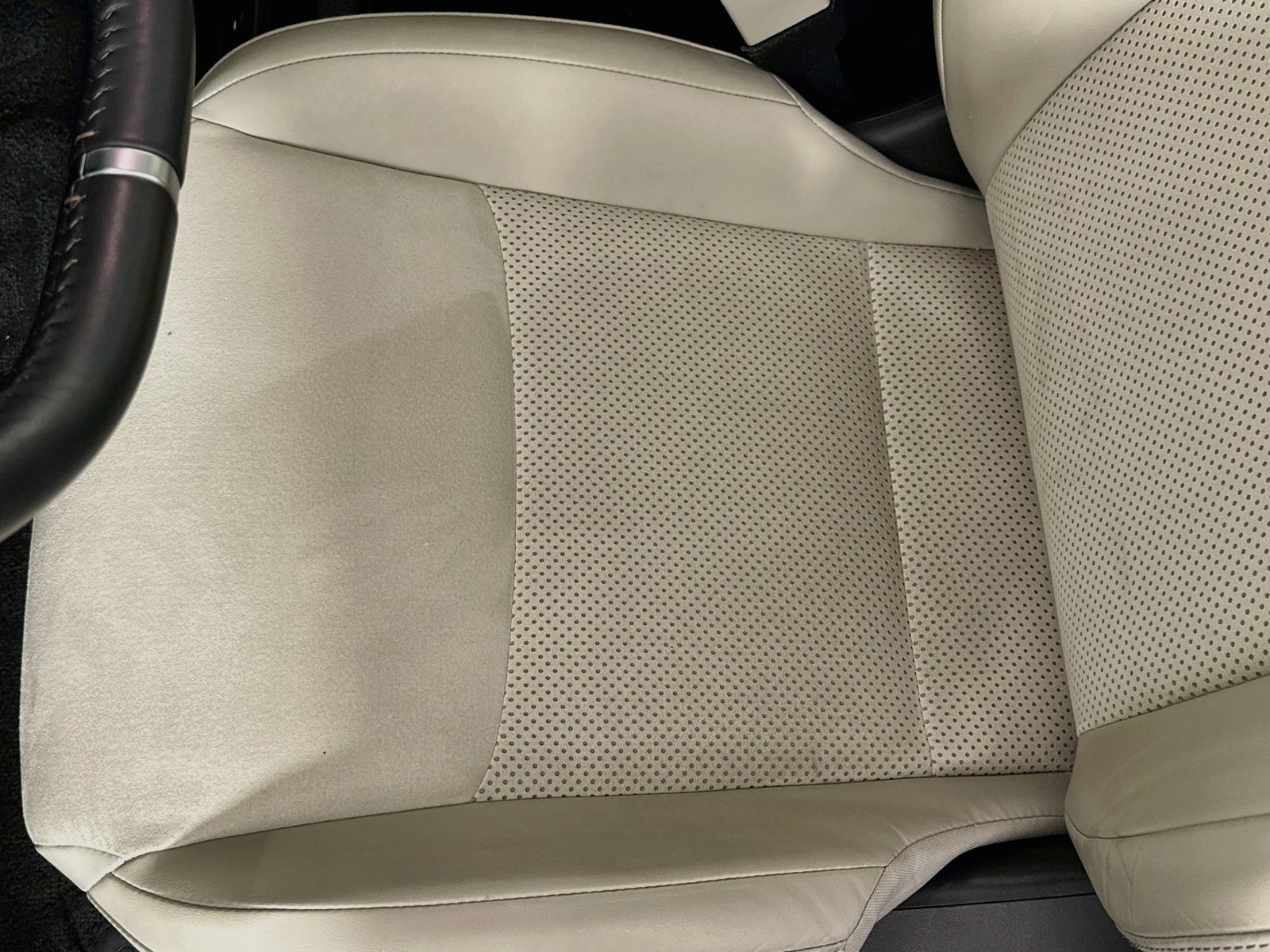 Used 2024 Everest White Pearl Tricoat/Black Diamond Pearl Nissan EMPOWER+ image 19