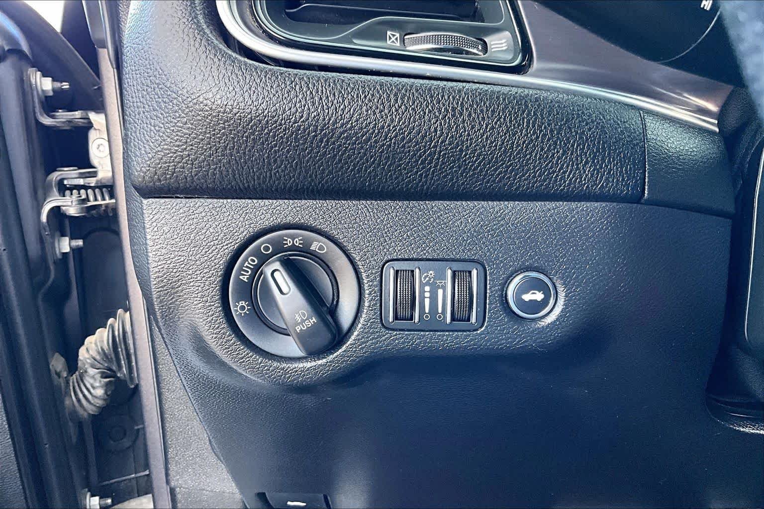 Used 2016 Granite Pearlcoat Dodge R/T Scat Pack image 33