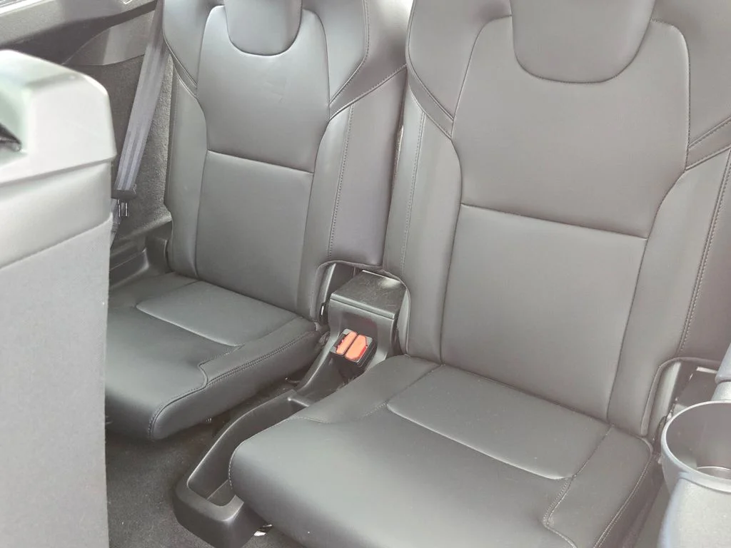 Used 2024  Volvo B5 Core image 17