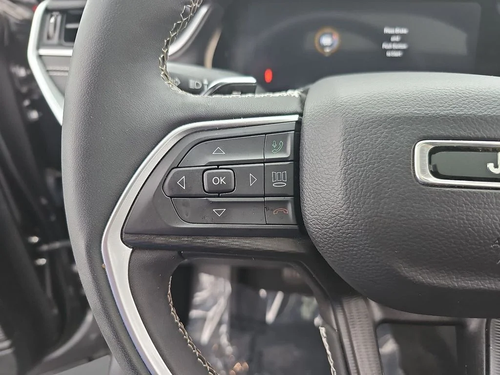 Used 2023 Gray Jeep Altitude image 19