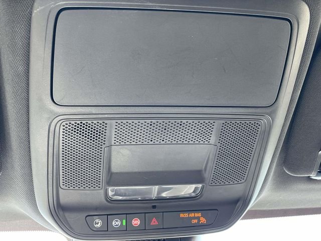 Used 2025 White Chevrolet LT image 27