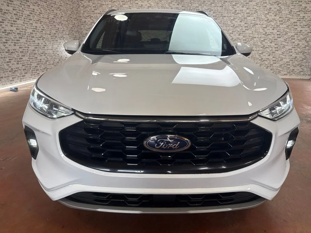 Used 2023 Oxford White Ford ST-Line Select image 2