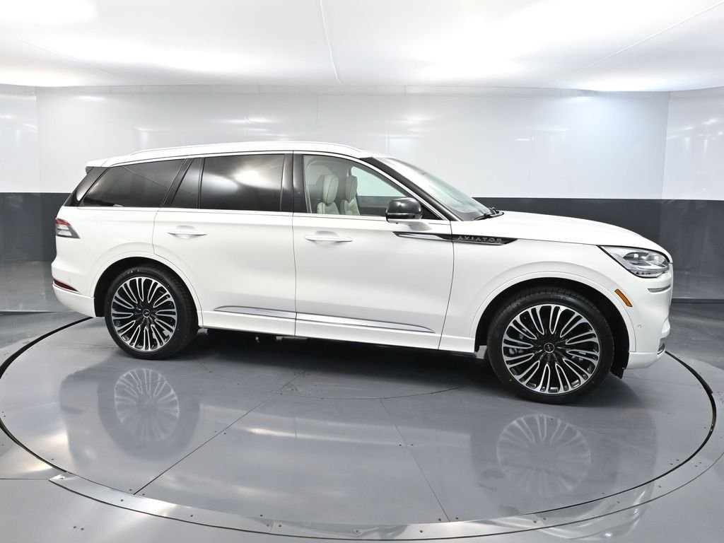 2023 Lincoln Aviator Black Label photo 3