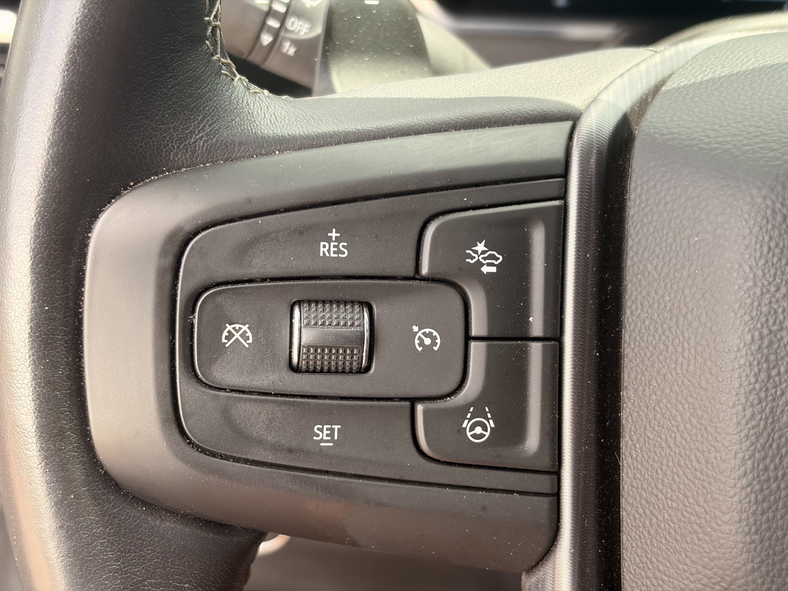 Used 2025 White Frost Tricoat GMC Denali Ultimate image 22