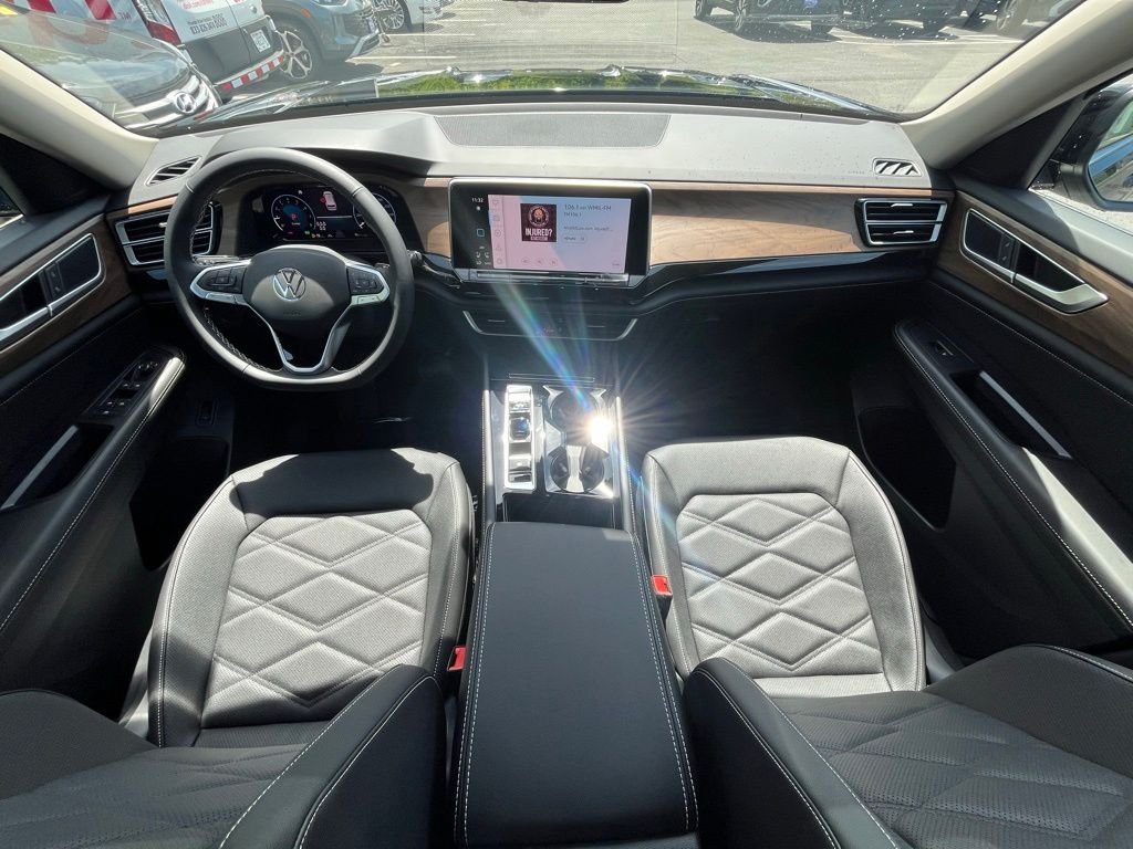 New 2026 Black Volkswagen 2.0T SE w/Technology image 13