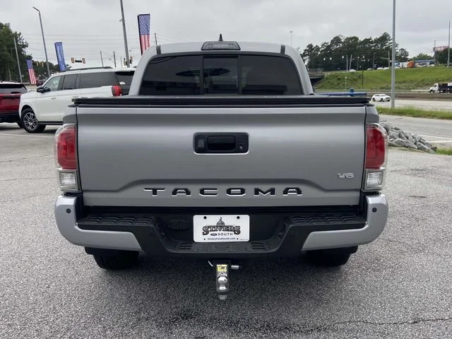 Used 2016 Silver Sky Metallic Toyota Limited image 4