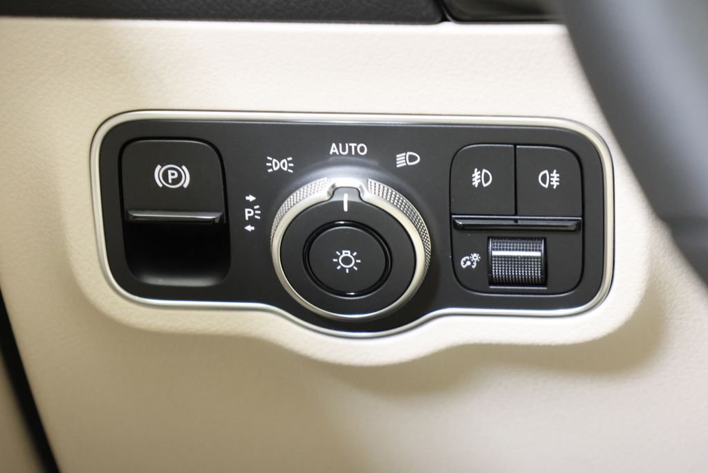 New 2026 Polar White Mercedes-Benz GLA 250 image 19