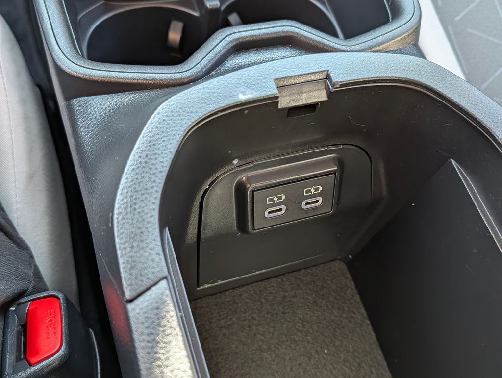 2024 Toyota RAV4 XLE - Photo 27