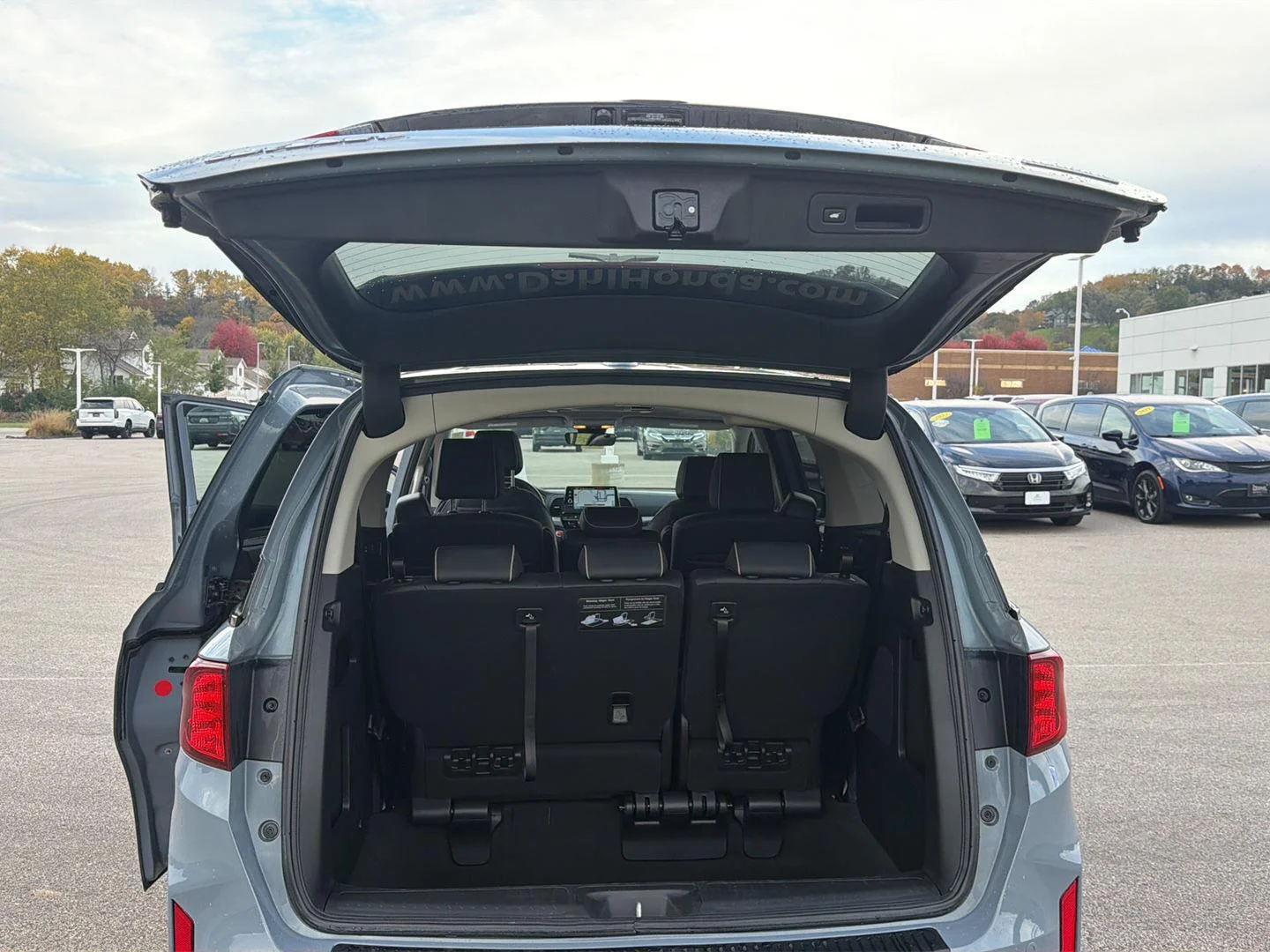 Used 2025 Sonic Gray Pearl Honda Touring image 14