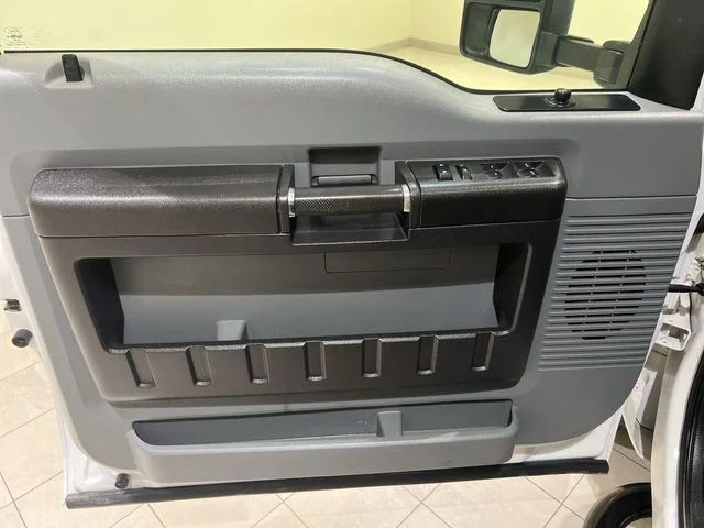 Used 2016 White Ford XL image 17