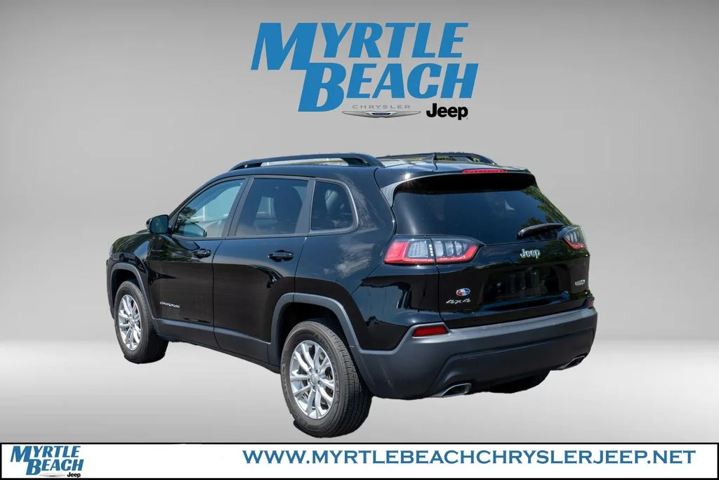 Certified Used 2022 Diamond Black Jeep Latitude Lux image 4