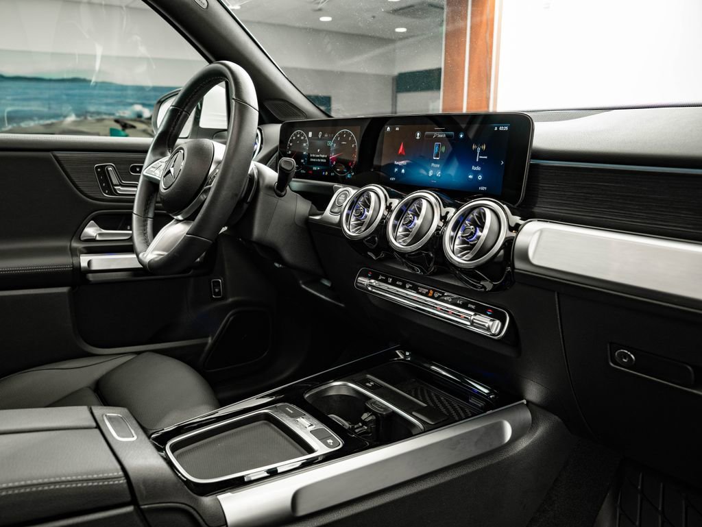 Used 2024 Polar White Mercedes-Benz GLB 250 image 48