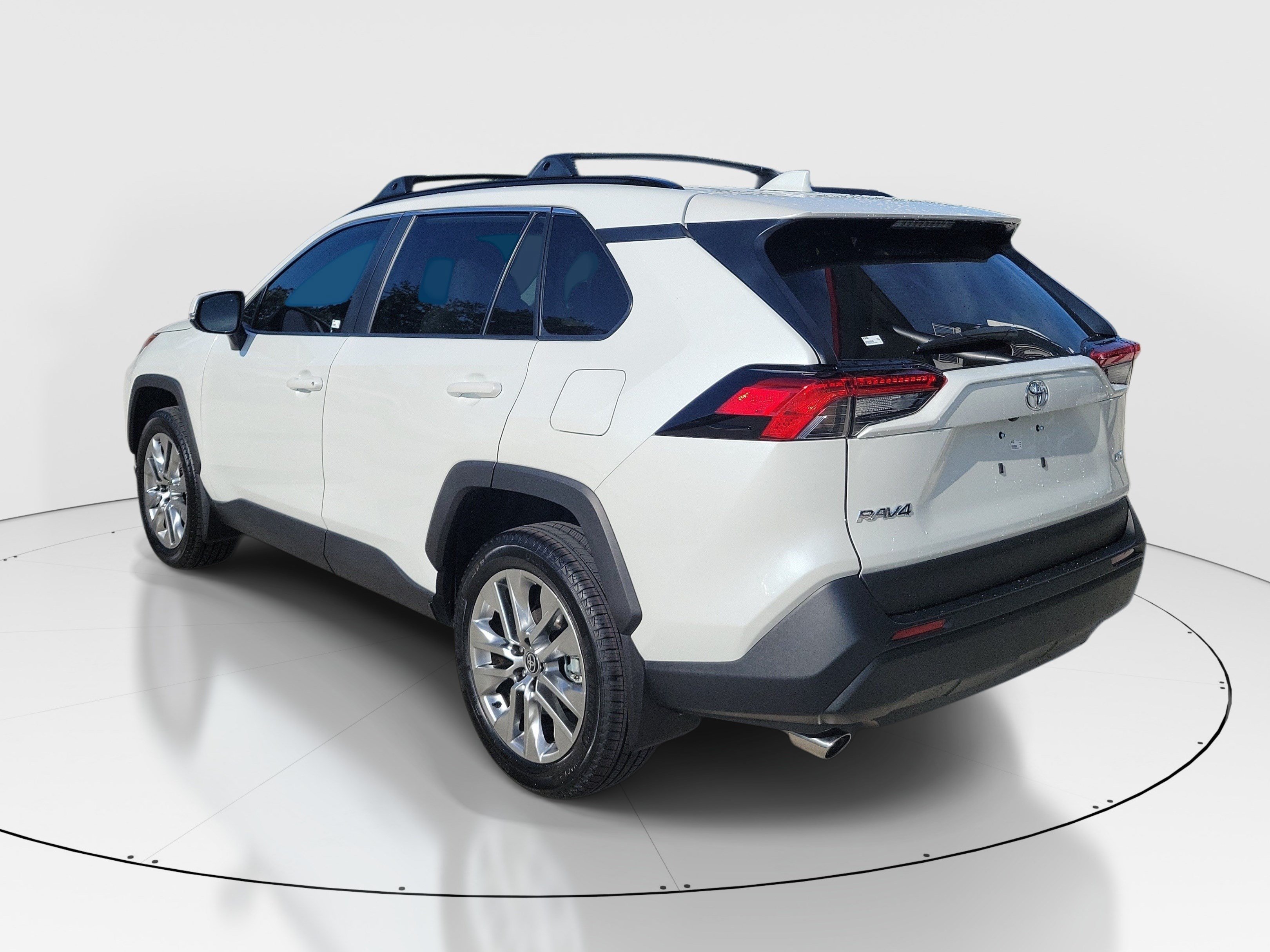 Certified Used 2025 Pearl Toyota XLE Premium image 5