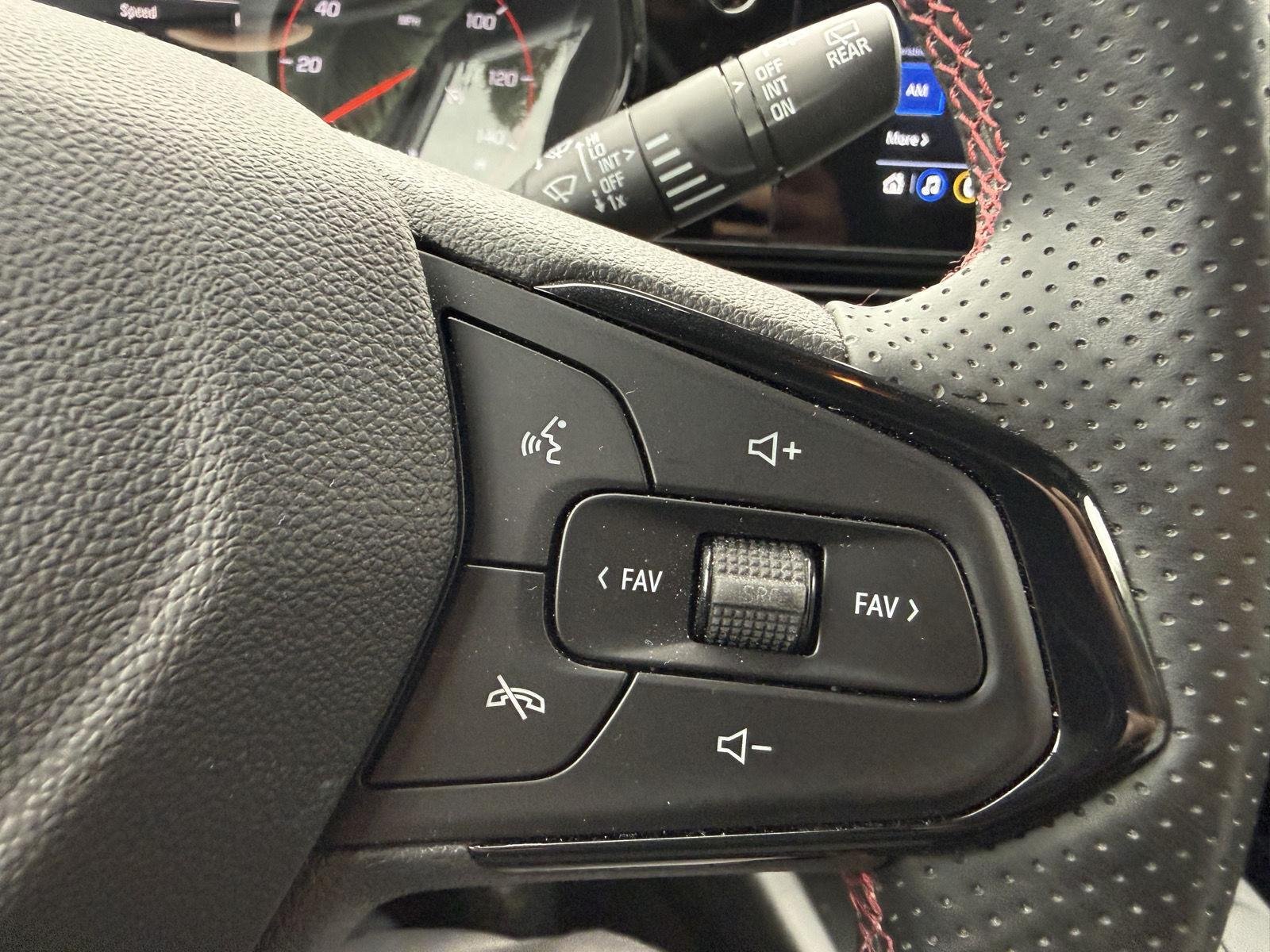 Used 2025 Summit White Chevrolet 1RS image 9