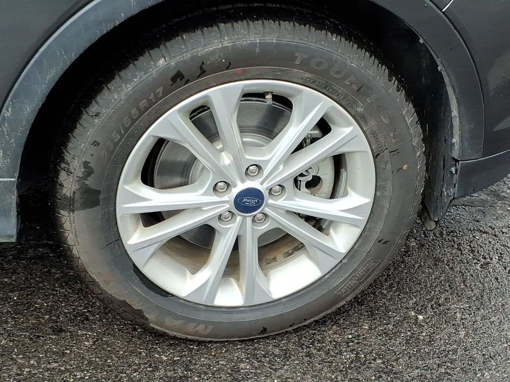 Used 2019 Gray Ford SEL image 9