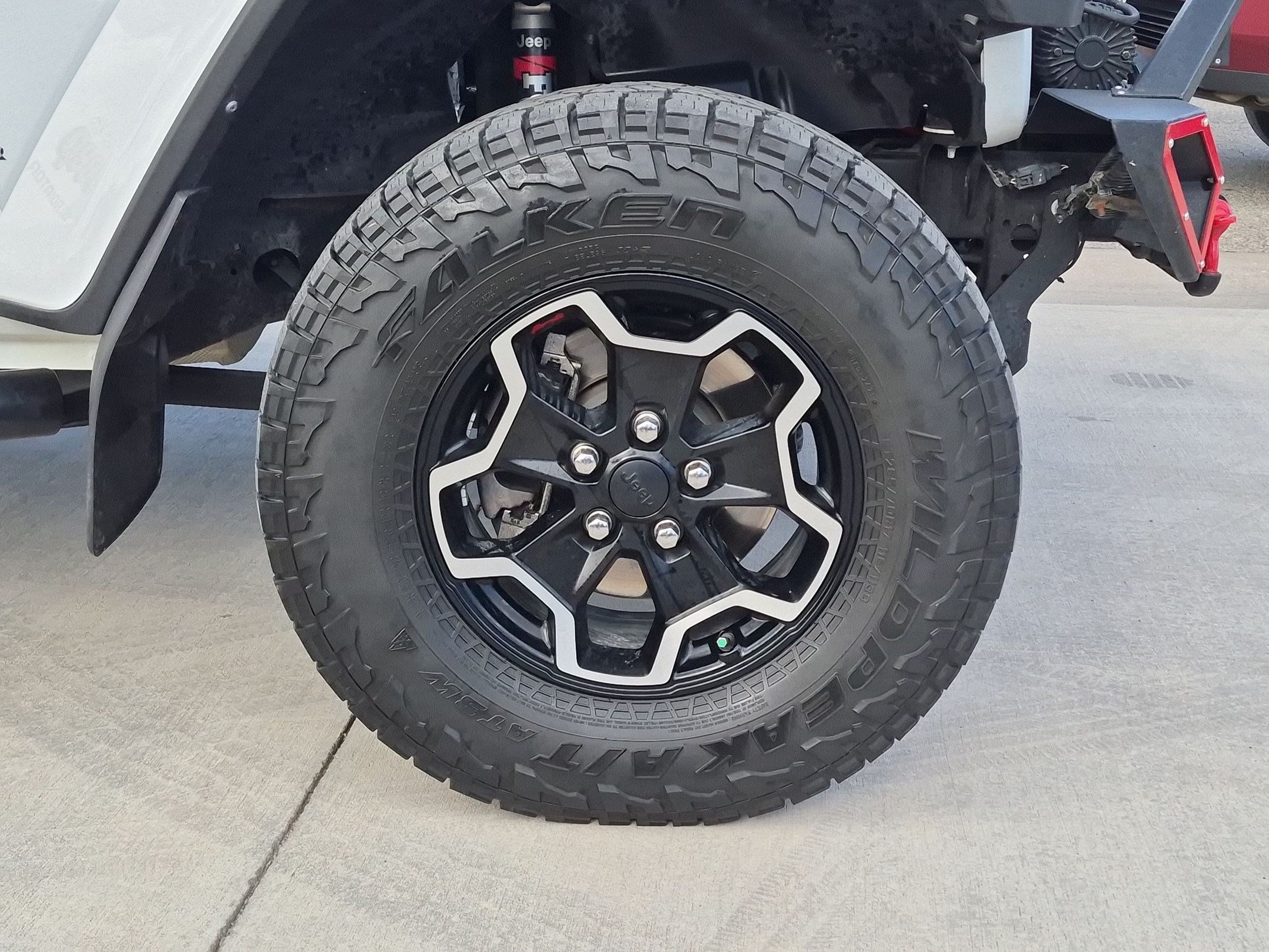 Certified Used 2021 Bright White Clearcoat Jeep Rubicon image 13