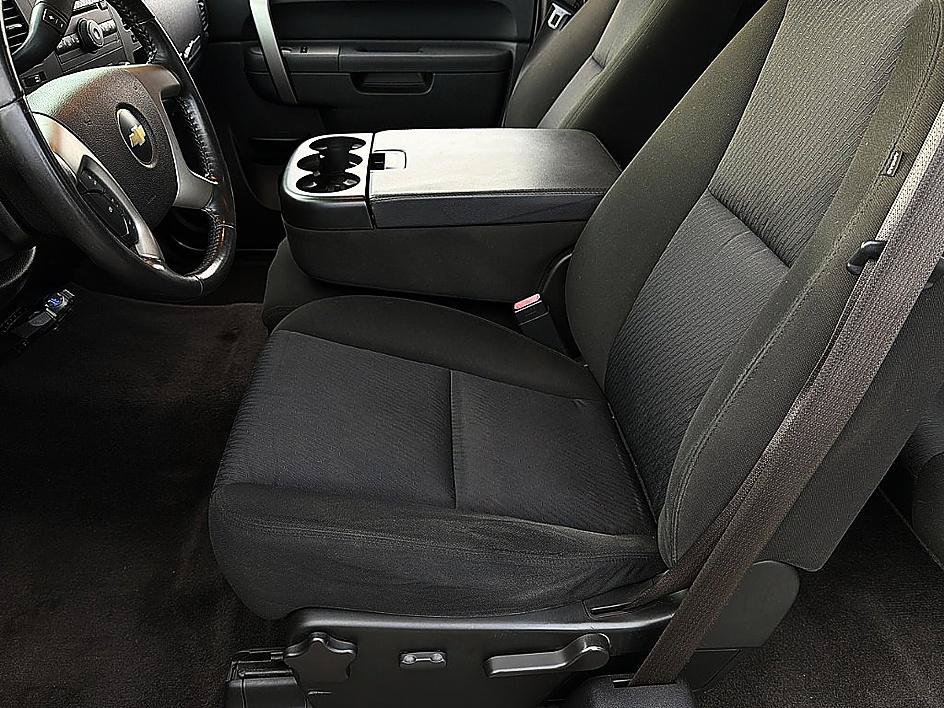 Used 2010 Sheer Silver Metallic Chevrolet LT image 12