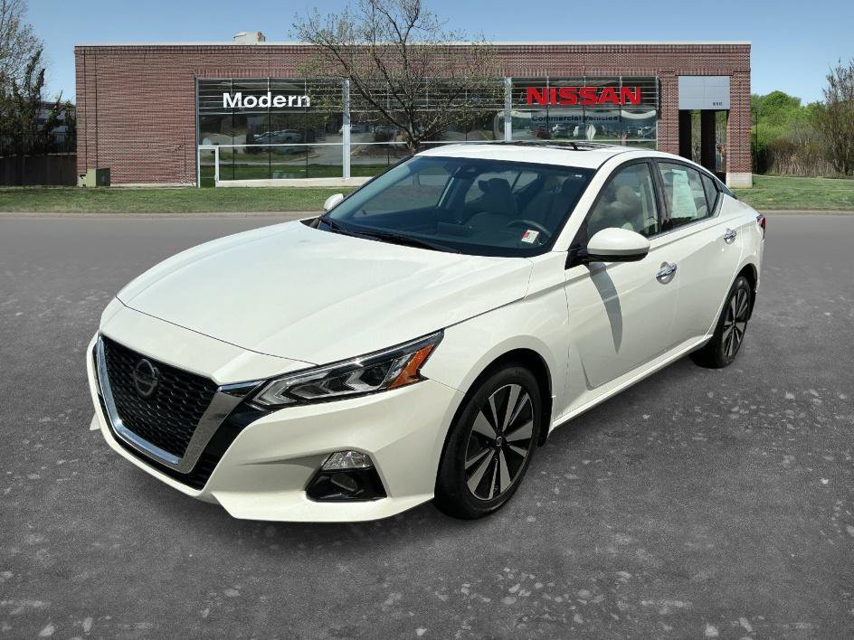 Used 2021 Pearl White Tricoat Nissan 2.5 SL image 2