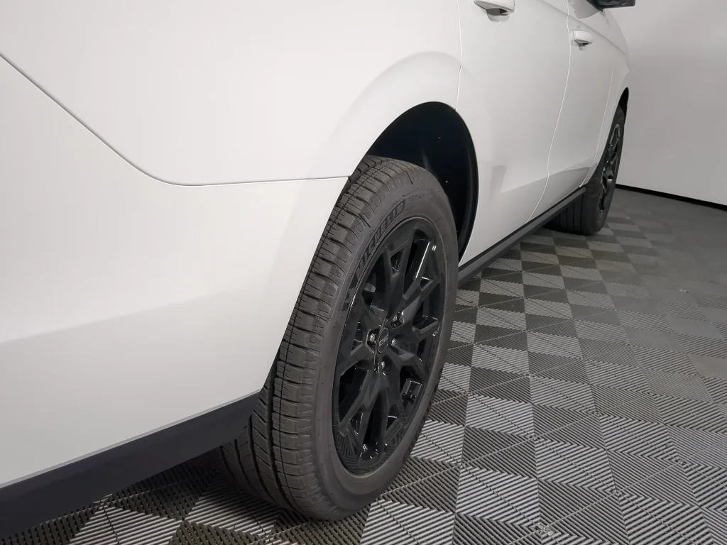 New 2027 Star White Metallic Tri-Coat Ford Platinum image 9