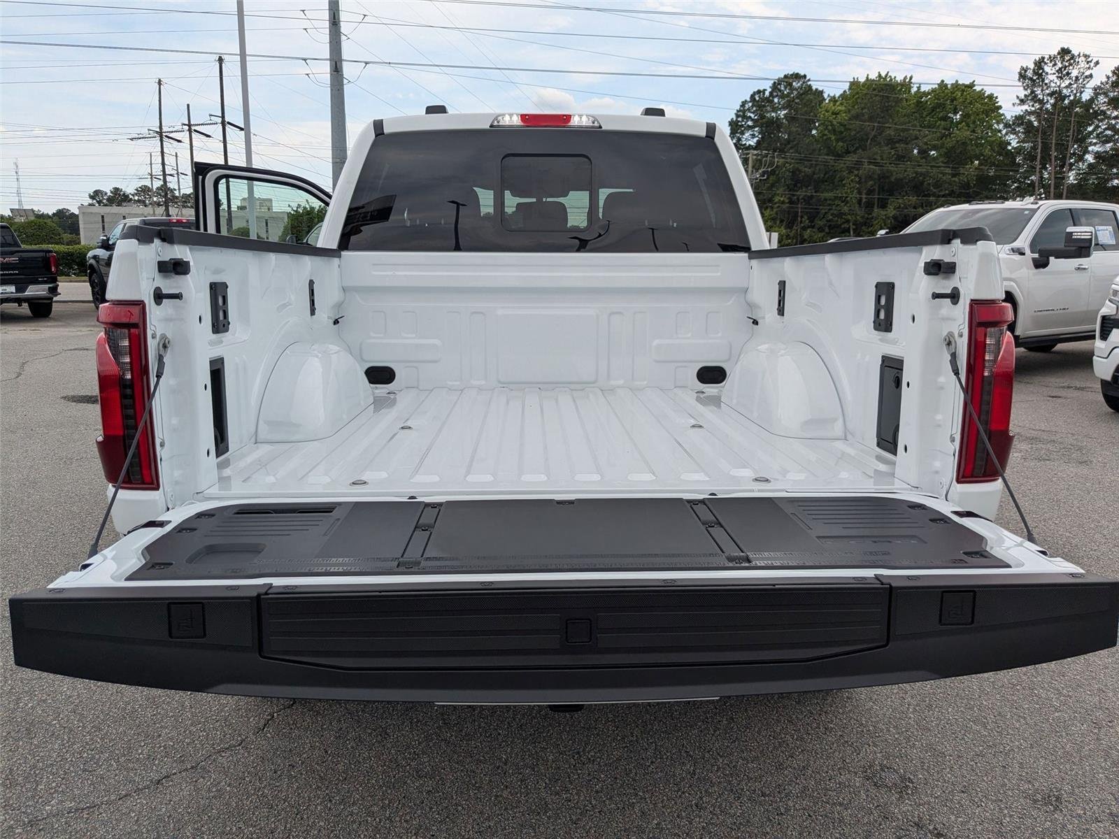 New 2026 Oxford White Ford XLT image 28