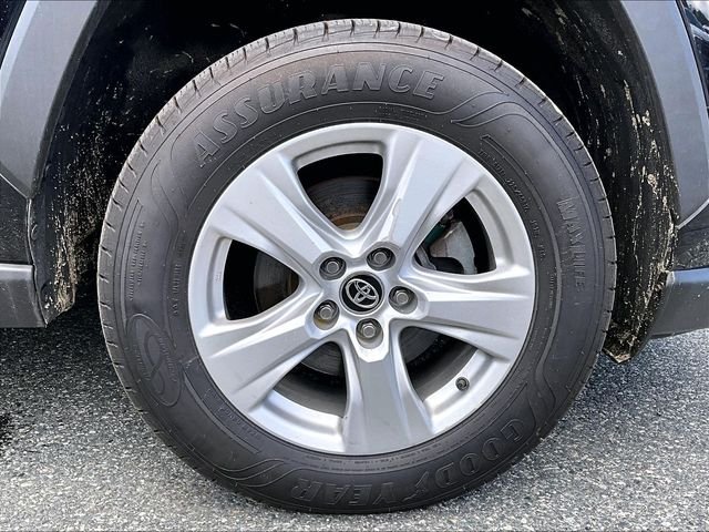 Used 2020 Black Toyota XLE image 9