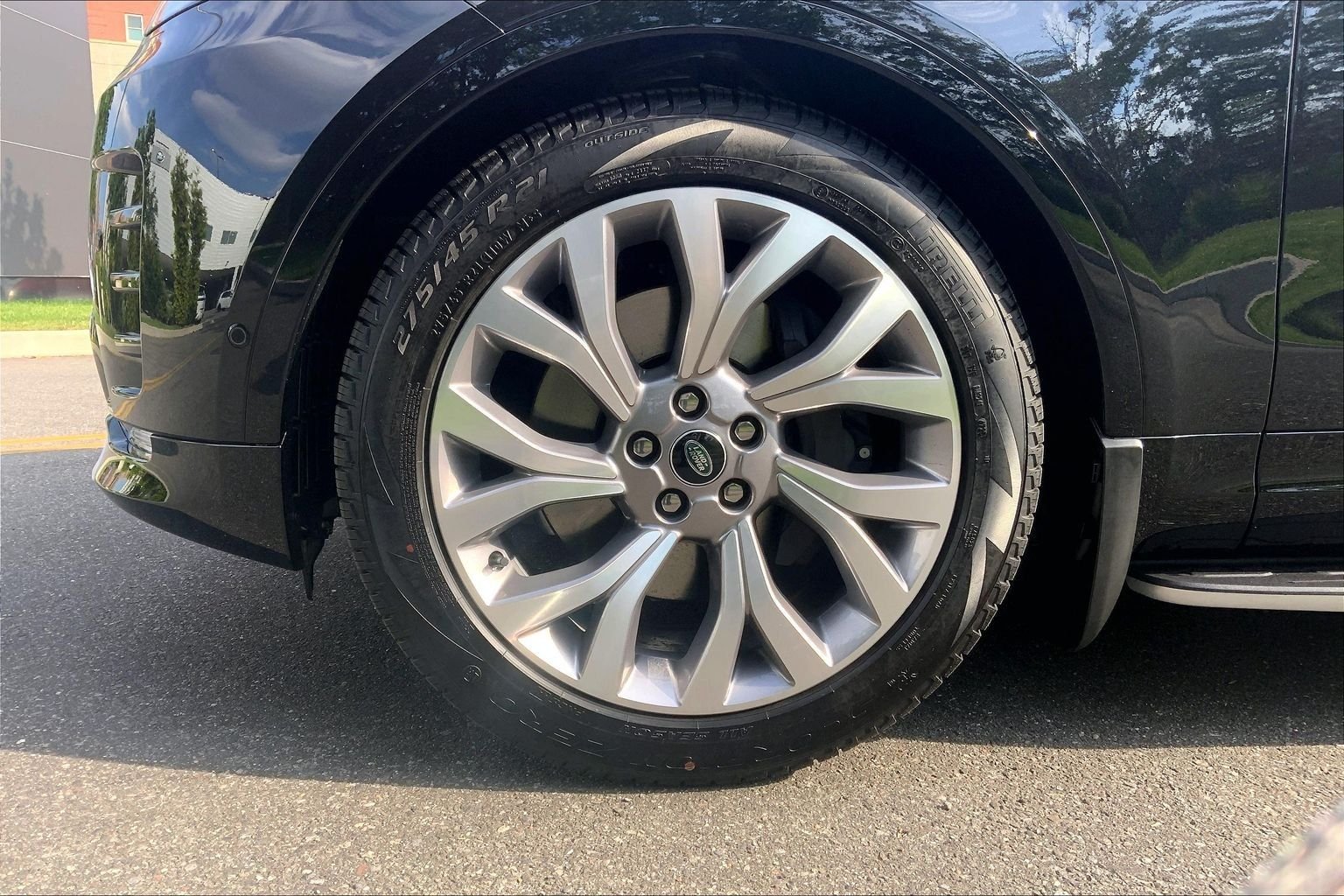 New 2026 Santorini Black Land Rover Gemini Edition image 11