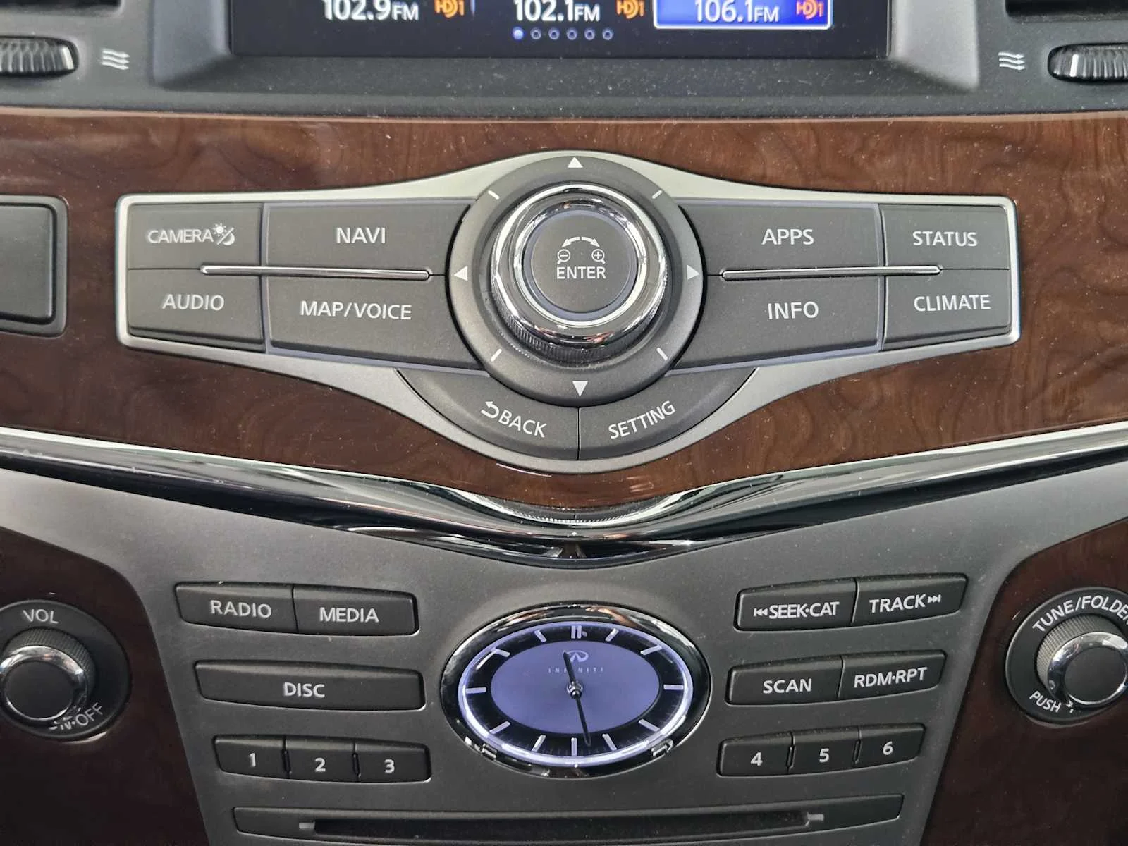 Used 2018 Champagne Quartz INFINITI  image 17