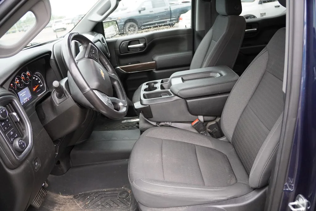 Used 2022 Blue Metallic Chevrolet LT image 4