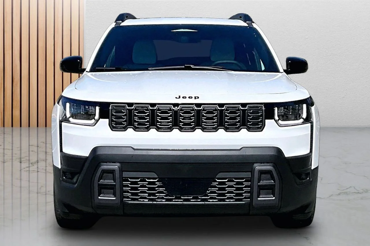 New 2026 Bright White Clear-Coat Exterior Paint Jeep Laredo image 3