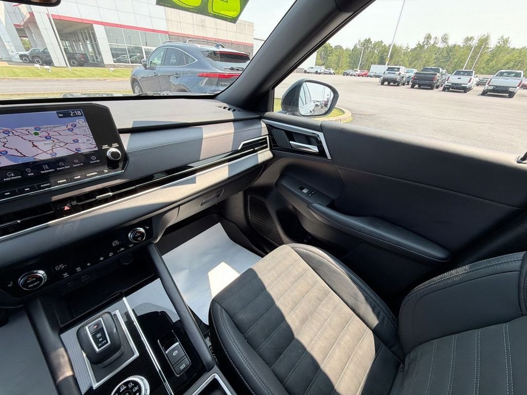 Used 2023  Mitsubishi SE Black Edition image 11