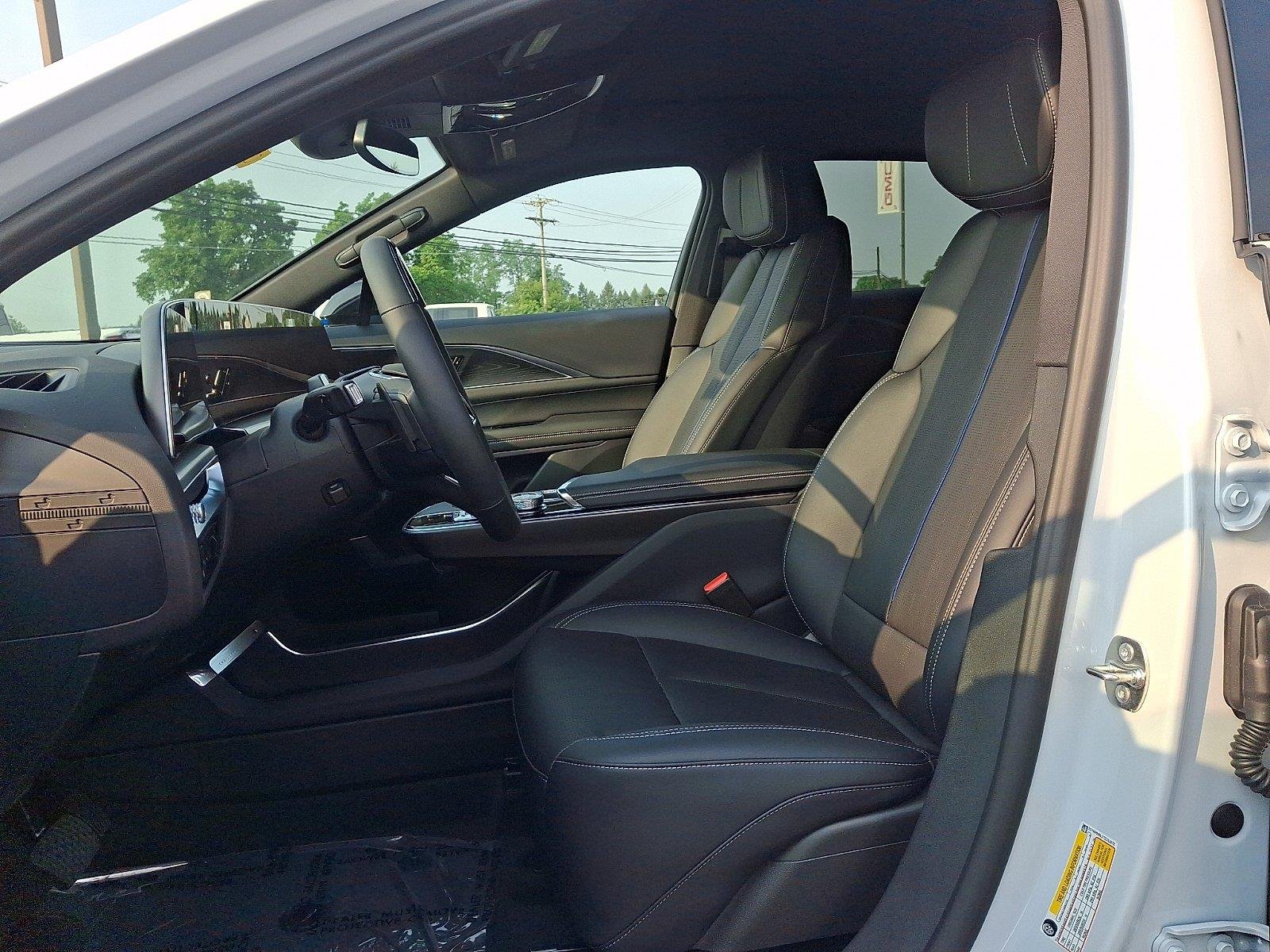 2026 Cadillac LYRIQ Luxury - Photo 6