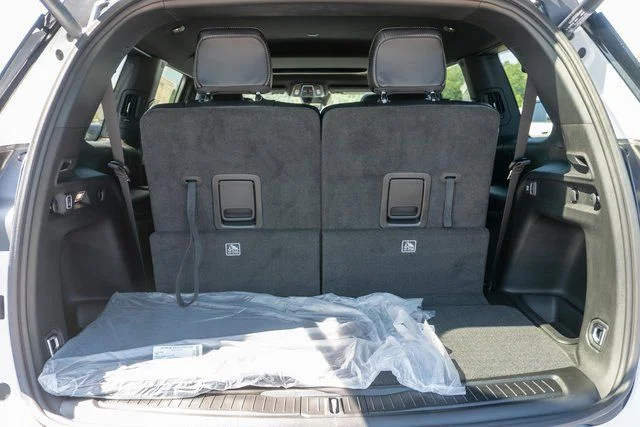 New 2026 Bright White Clear-Coat Exterior Paint Jeep Altitude image 9
